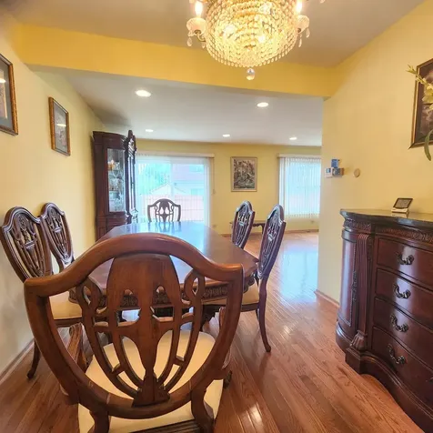 402 Honey Locust Drive Wheeling IL 60090