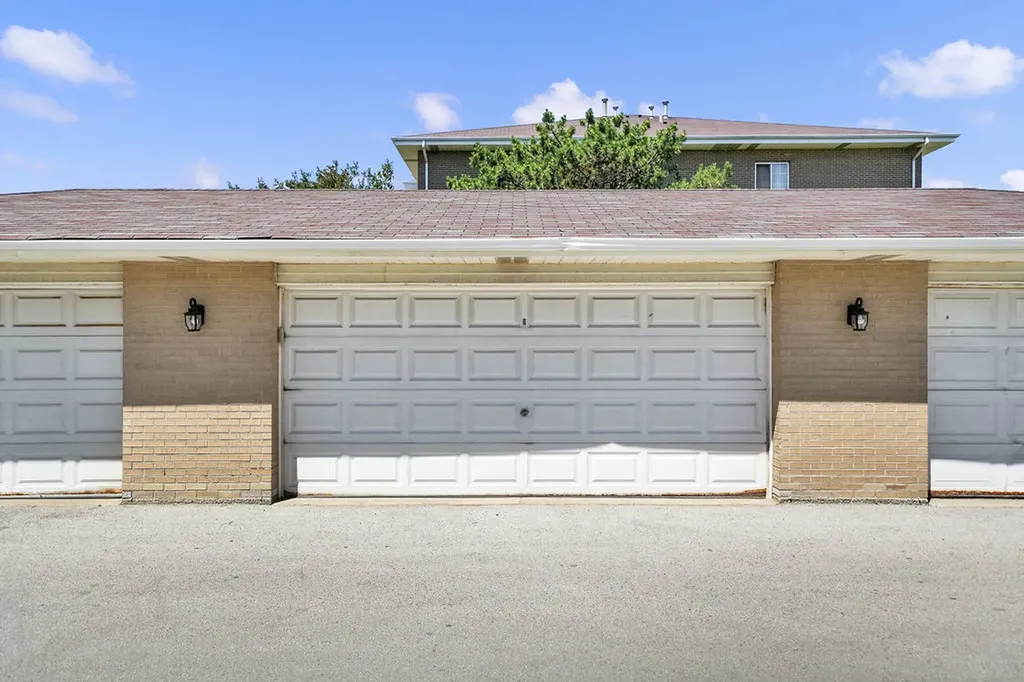 4217 West 76th Street Chicago IL 60652