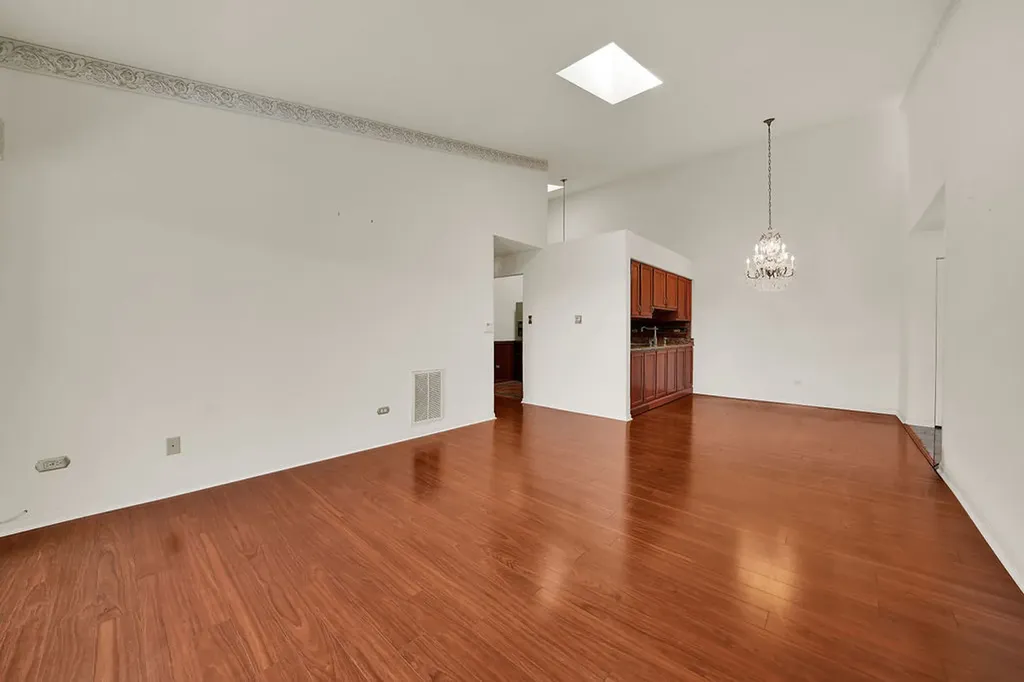 4217 West 76th Street Chicago IL 60652