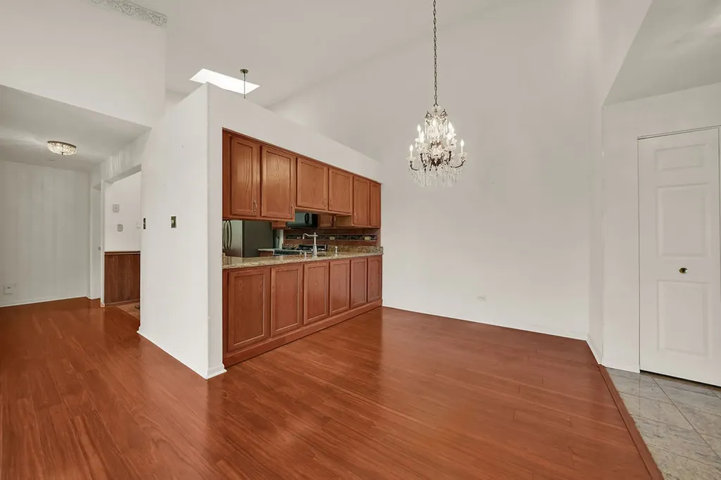 4217 West 76th Street Chicago IL 60652