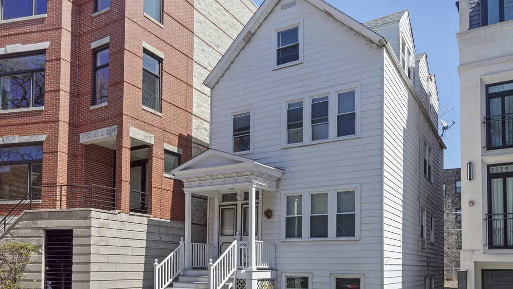 2905 North Burling Street Chicago IL 60657