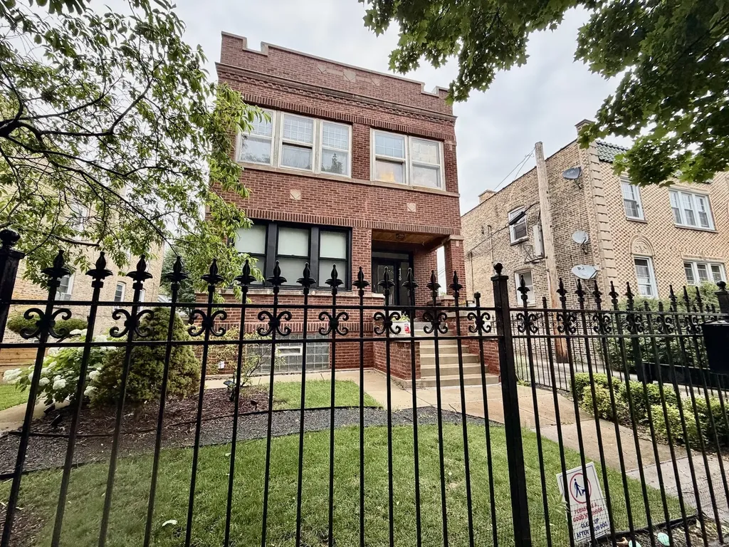 4120 West Barry Avenue Chicago IL 60641