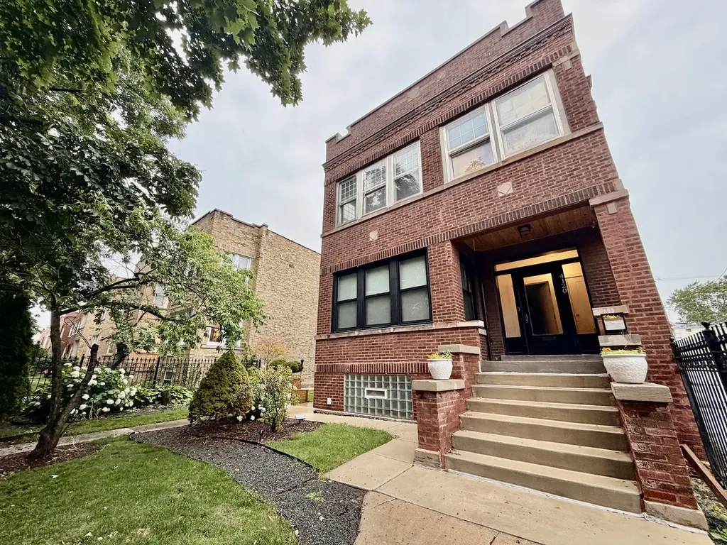 4120 West Barry Avenue Chicago IL 60641
