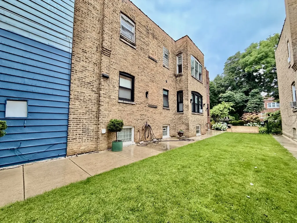 4120 West Barry Avenue Chicago IL 60641
