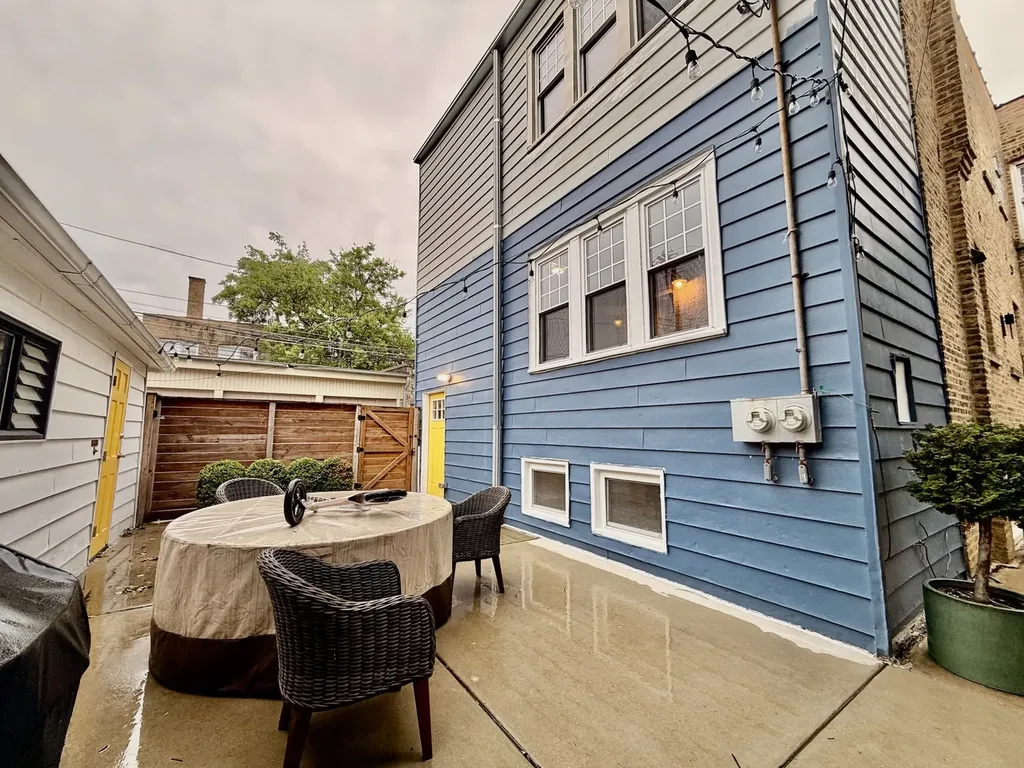 4120 West Barry Avenue Chicago IL 60641