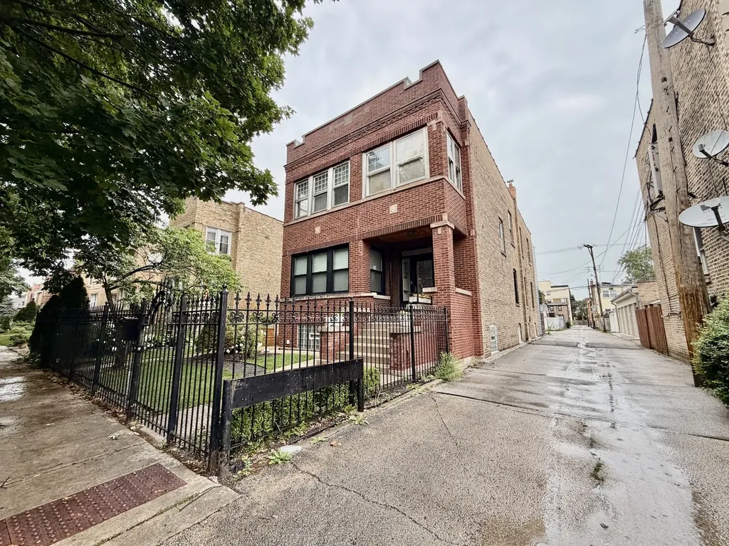 4120 West Barry Avenue Chicago IL 60641