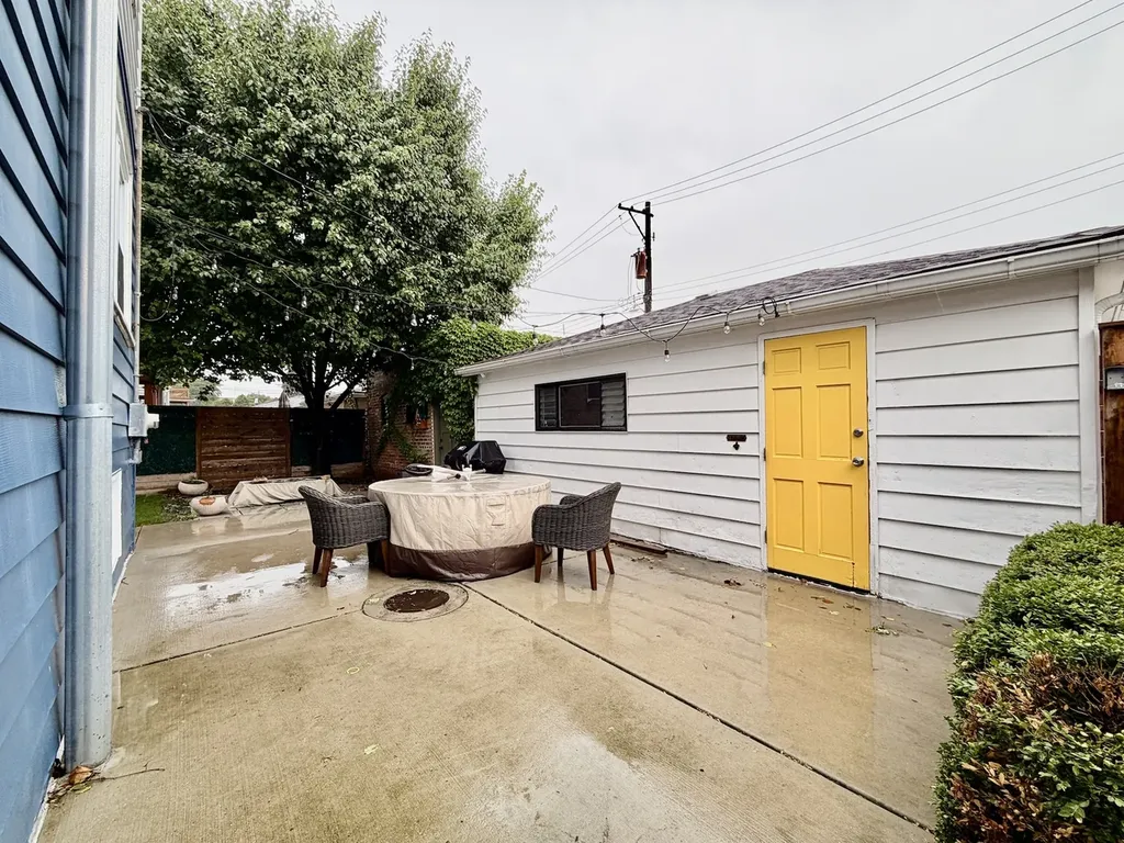 4120 West Barry Avenue Chicago IL 60641