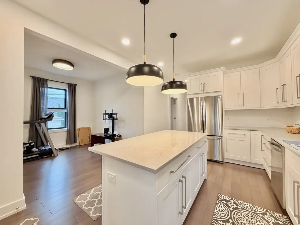 4120 West Barry Avenue Chicago IL 60641