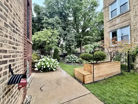 4120 West Barry Avenue Chicago IL 60641