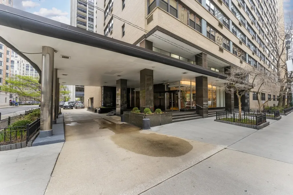 850 North Dewitt Place Chicago IL 60611