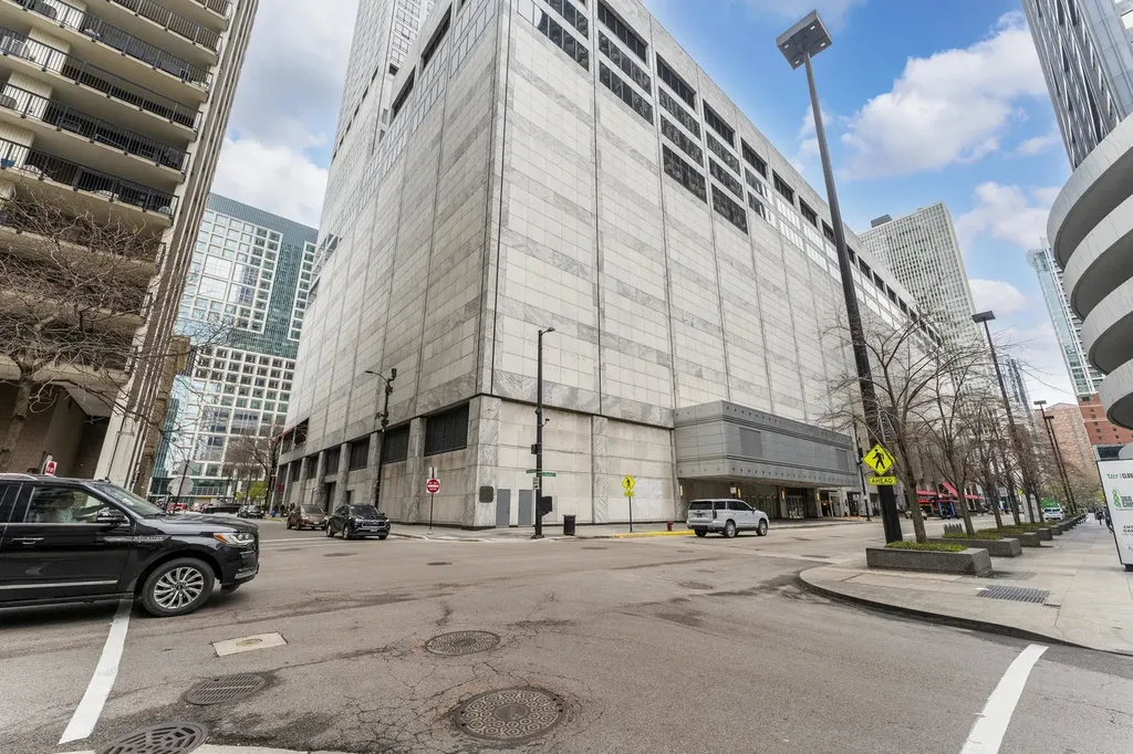850 North Dewitt Place Chicago IL 60611