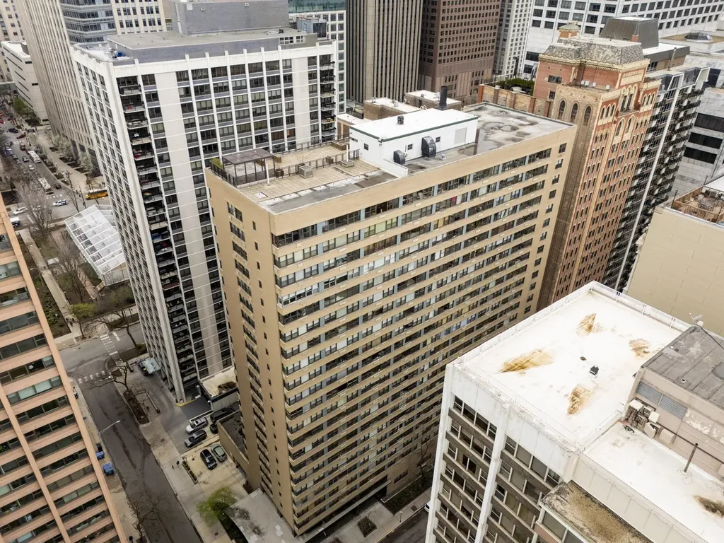 850 North Dewitt Place Chicago IL 60611