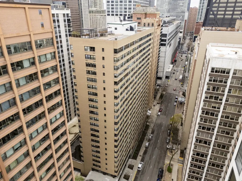 850 North Dewitt Place Chicago IL 60611