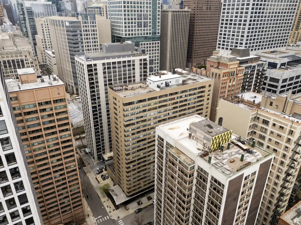 850 North Dewitt Place Chicago IL 60611