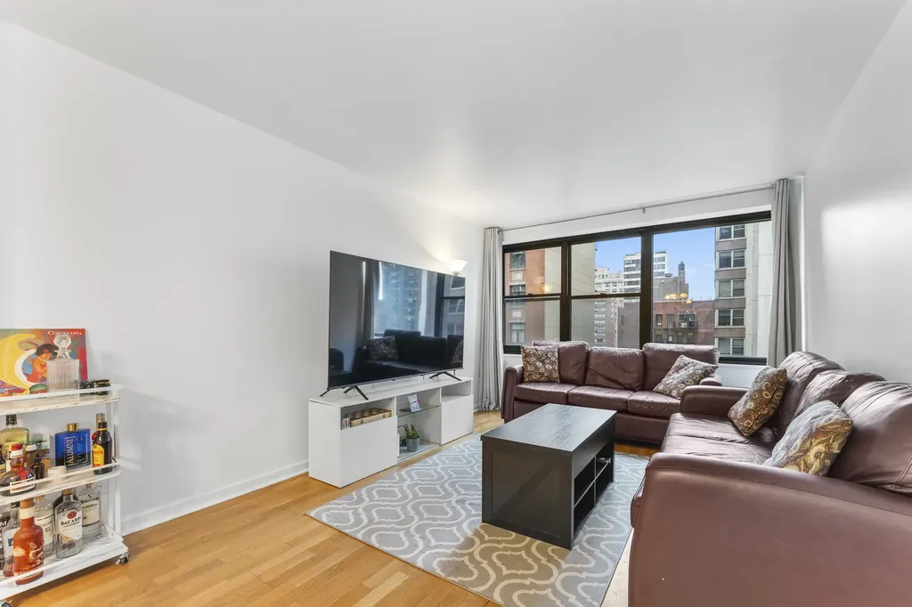 850 North Dewitt Place Chicago IL 60611