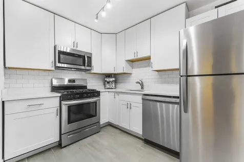 850 North Dewitt Place Chicago IL 60611