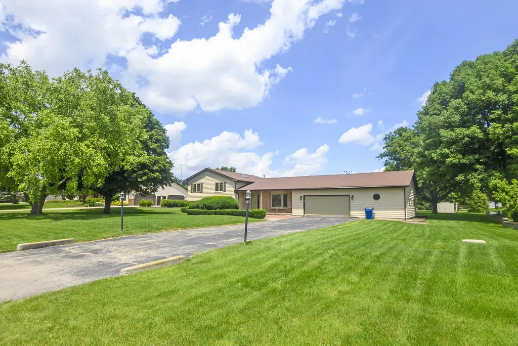 24662 West Red Oak Lane Shorewood IL 60404