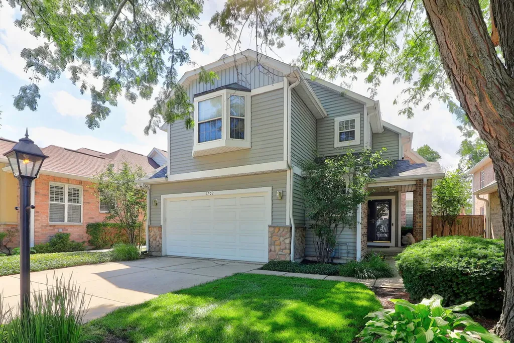 1702 Astor Avenue Oakbrook Terrace IL 60181