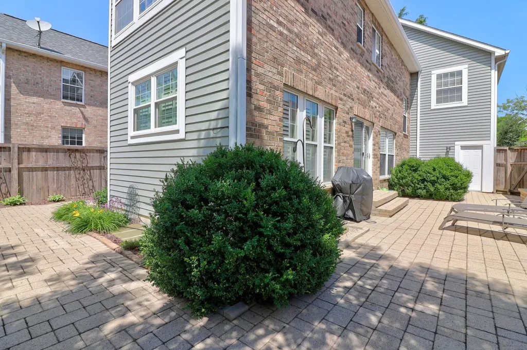 1702 Astor Avenue Oakbrook Terrace IL 60181