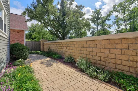 1702 Astor Avenue Oakbrook Terrace IL 60181