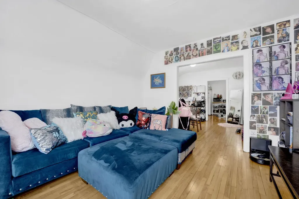 5037 West Winona Street Chicago IL 60630