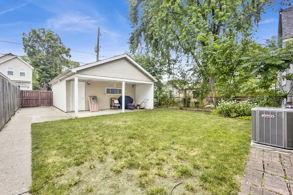 5037 West Winona Street Chicago IL 60630
