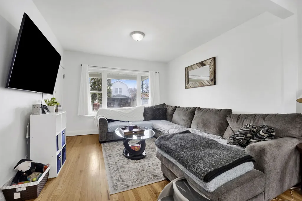 5037 West Winona Street Chicago IL 60630