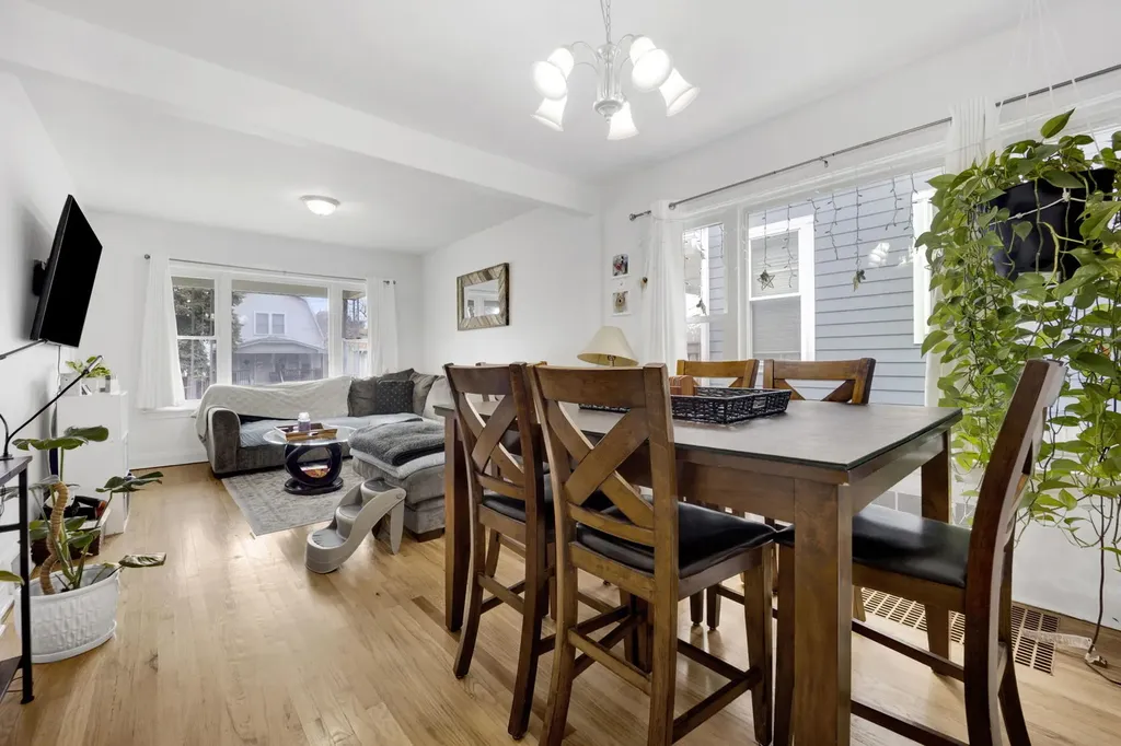 5037 West Winona Street Chicago IL 60630