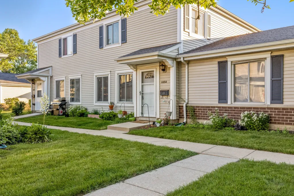 1034 Cove Drive Prospect Heights IL 60070