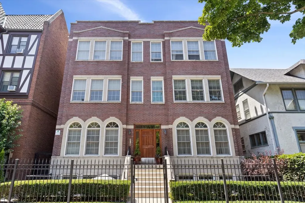 7018 North Ashland Boulevard Chicago IL 60626