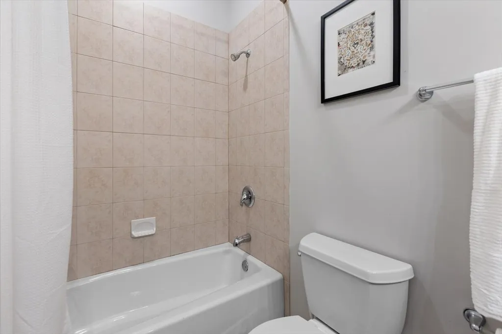 7018 North Ashland Boulevard Chicago IL 60626