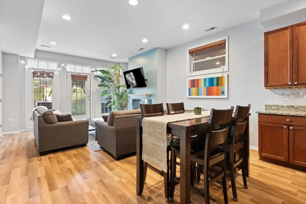 7018 North Ashland Boulevard Chicago IL 60626