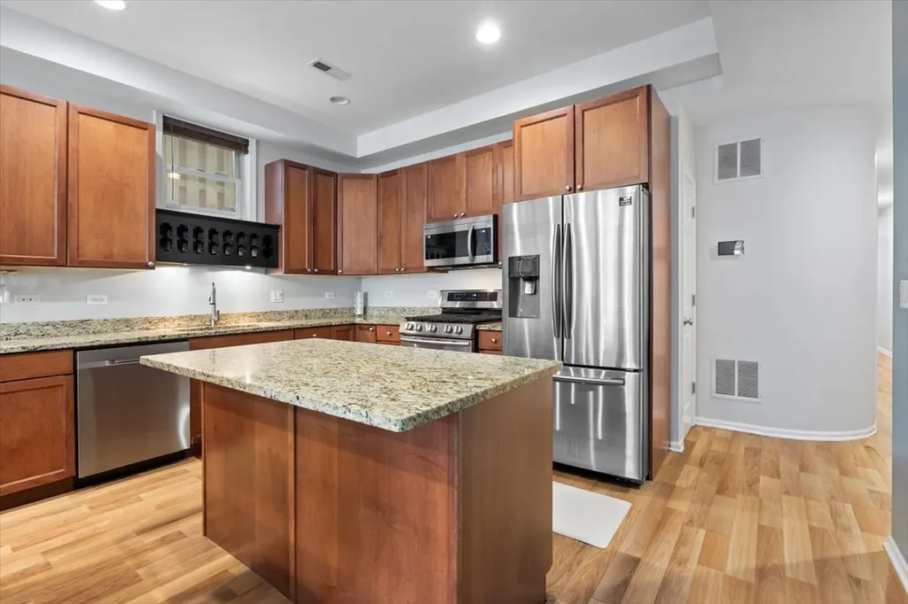 7018 North Ashland Boulevard Chicago IL 60626