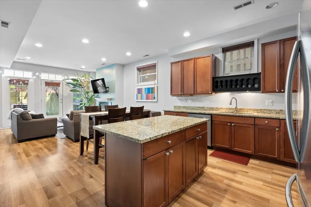 7018 North Ashland Boulevard Chicago IL 60626