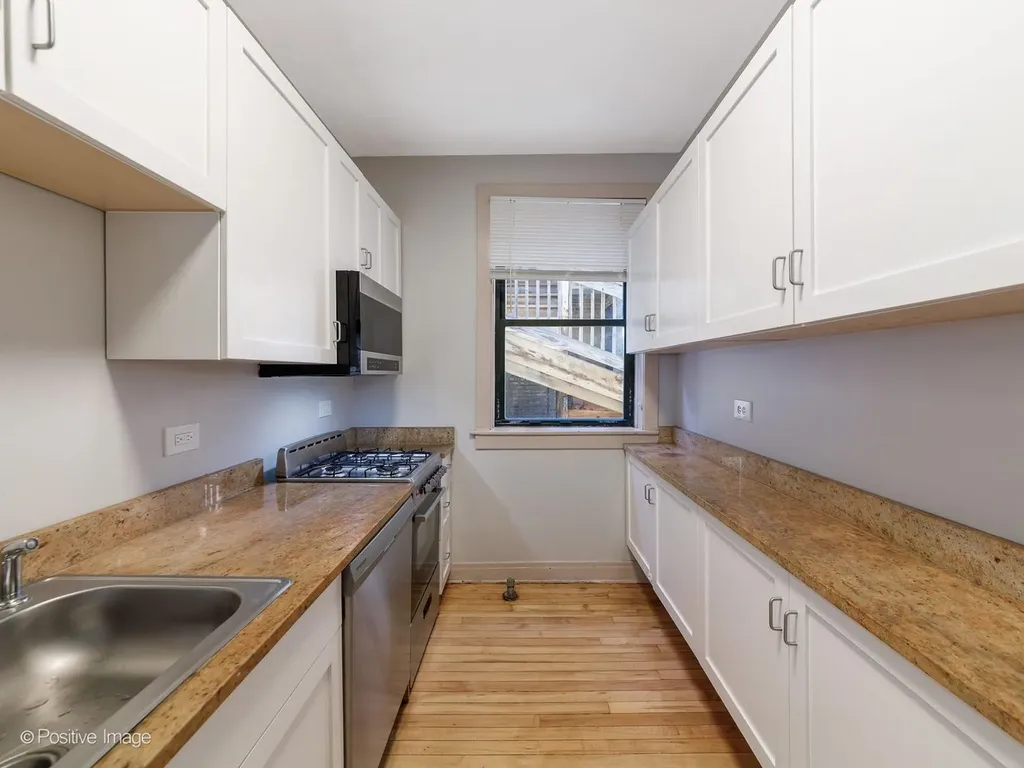 7025 North Sheridan Road Chicago IL 60626