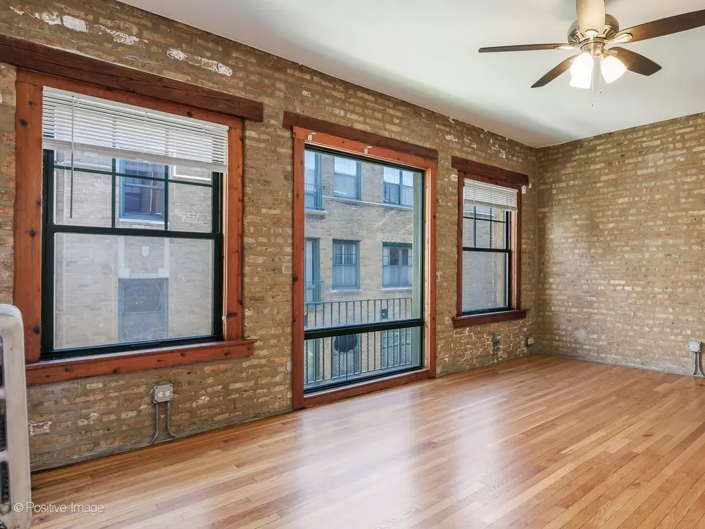 7025 North Sheridan Road Chicago IL 60626
