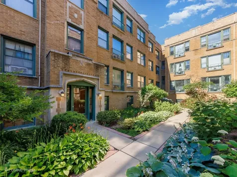 7025 North Sheridan Road Chicago IL 60626