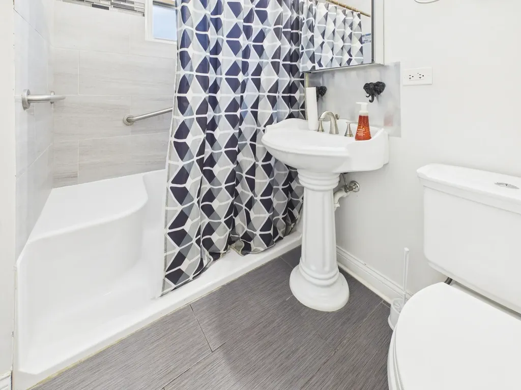 3345 West Carroll Avenue Chicago IL 60624