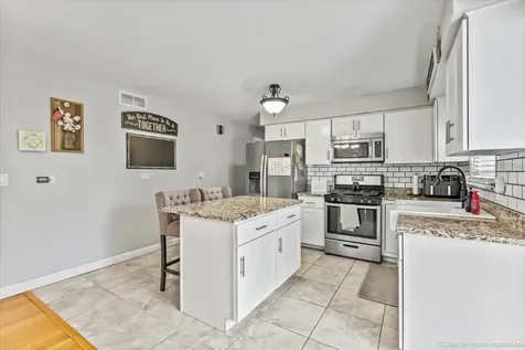 8836 West 93rd Place Hickory Hills IL 60457