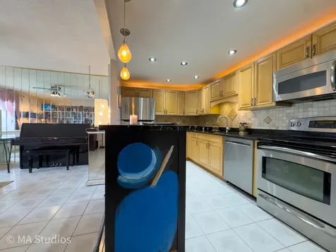 9731 North Fox Glen Drive Niles IL 60714