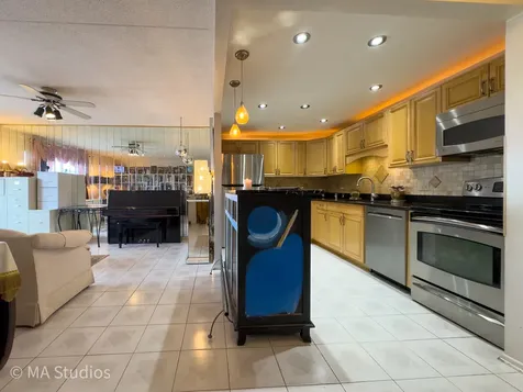 9731 North Fox Glen Drive Niles IL 60714