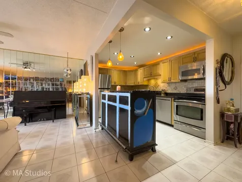 9731 North Fox Glen Drive Niles IL 60714