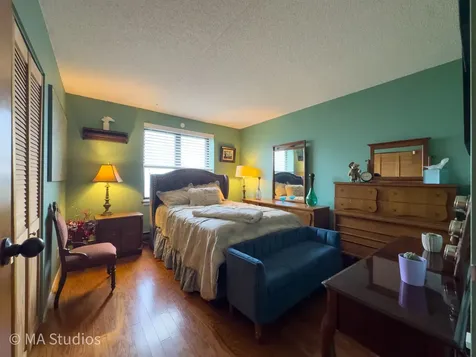 9731 North Fox Glen Drive Niles IL 60714