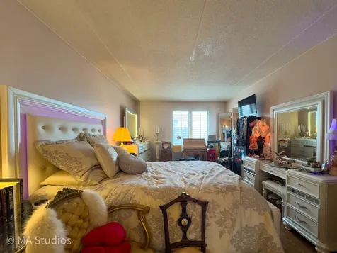 9731 North Fox Glen Drive Niles IL 60714
