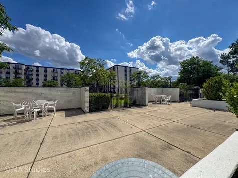 9731 North Fox Glen Drive Niles IL 60714