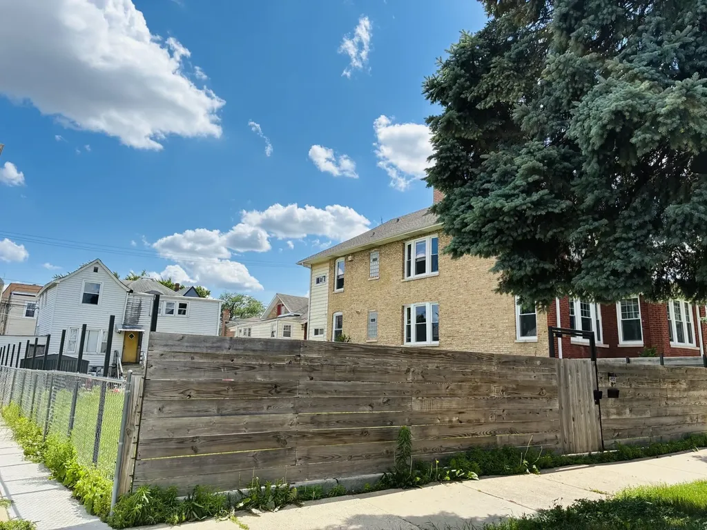 4925 West Warwick Avenue Chicago IL 60641