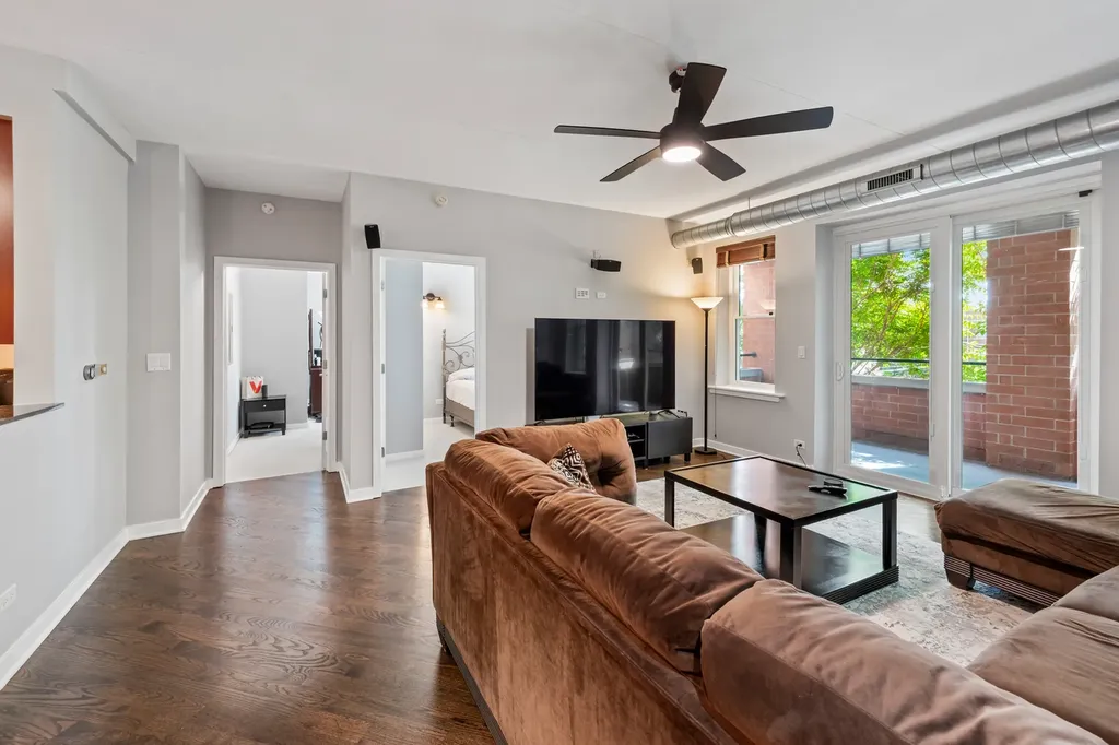 3550 West Montrose Avenue Chicago IL 60618