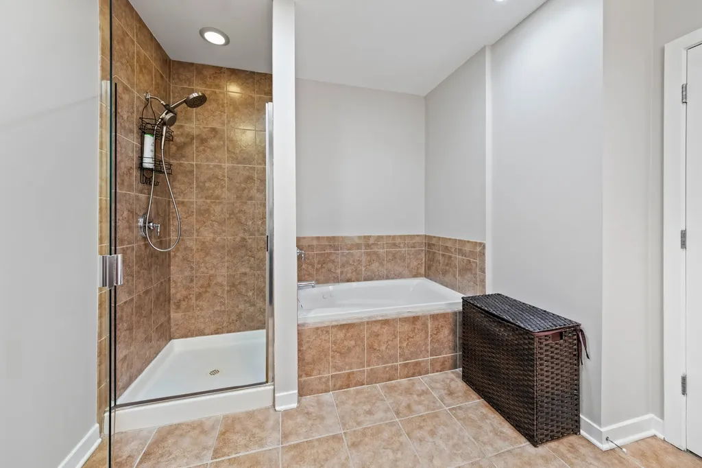 3550 West Montrose Avenue Chicago IL 60618