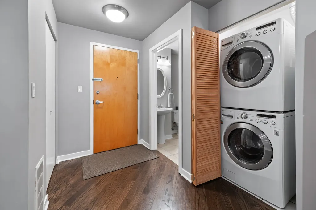 3550 West Montrose Avenue Chicago IL 60618