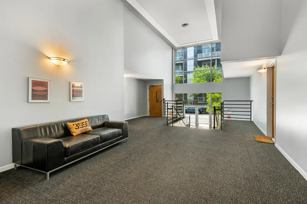 3550 West Montrose Avenue Chicago IL 60618
